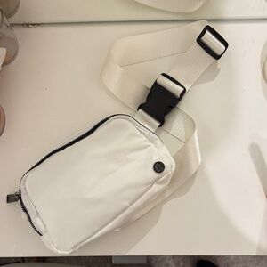 Lululemon belt bag white